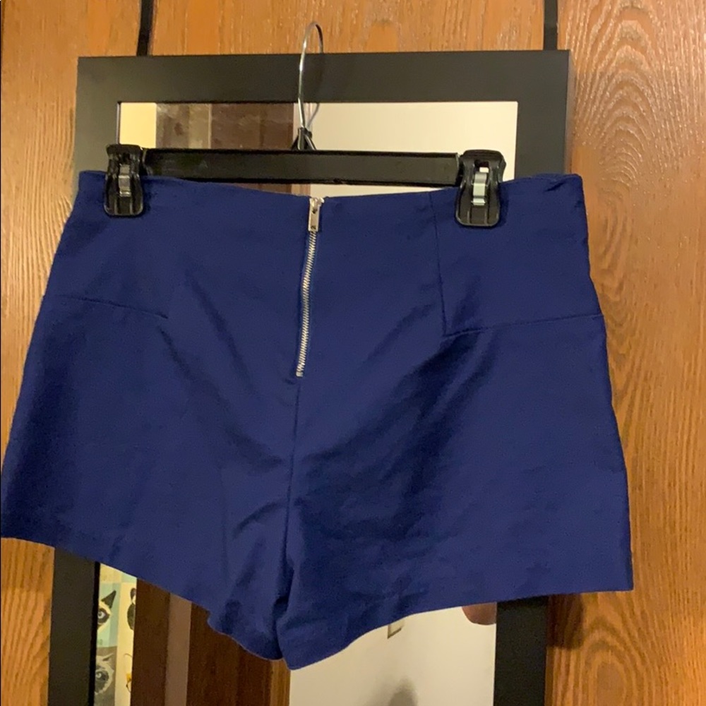 High Waisted shorts - Picture 2 of 2